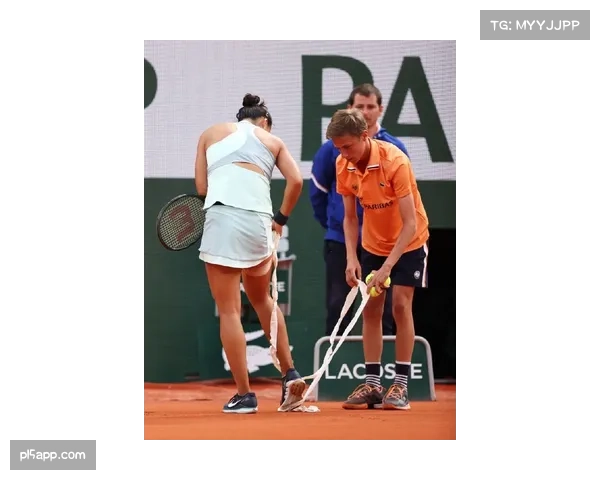 郑钦文接连退赛背后伤病困扰 揭示她无法坚持决胜盘的隐情